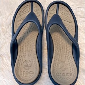 Almost new and hardly worn a pair of flip flop Crocs